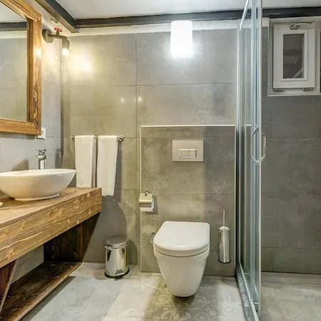 Bel Canto Hotel *